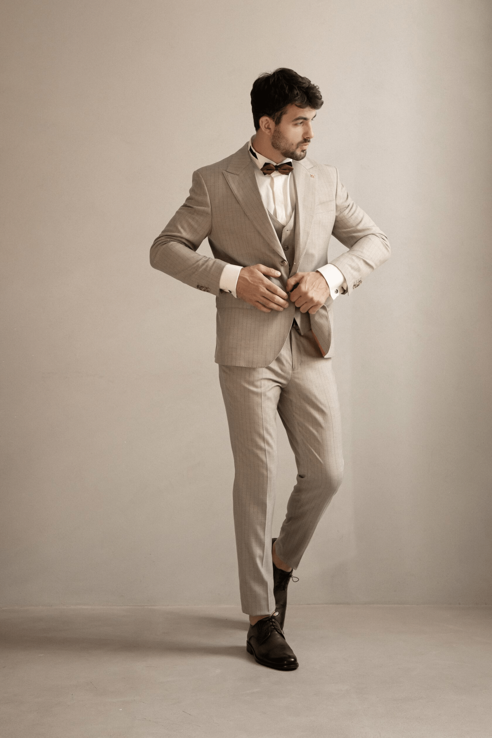 ceehuteey Men's 3 Pieces vertical striped dress suit Tuxedos For Wedding Groomsmen (Blazer+vest+Pants)