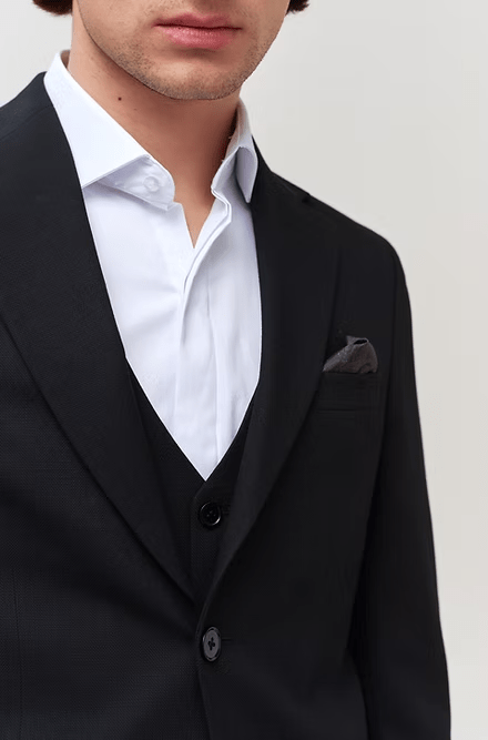 ceehuteey Men's classic three-piece suit in black Signature Fashion Notch Lapel Business Multiple Occasions Suit (Blazer+vest+Pants)