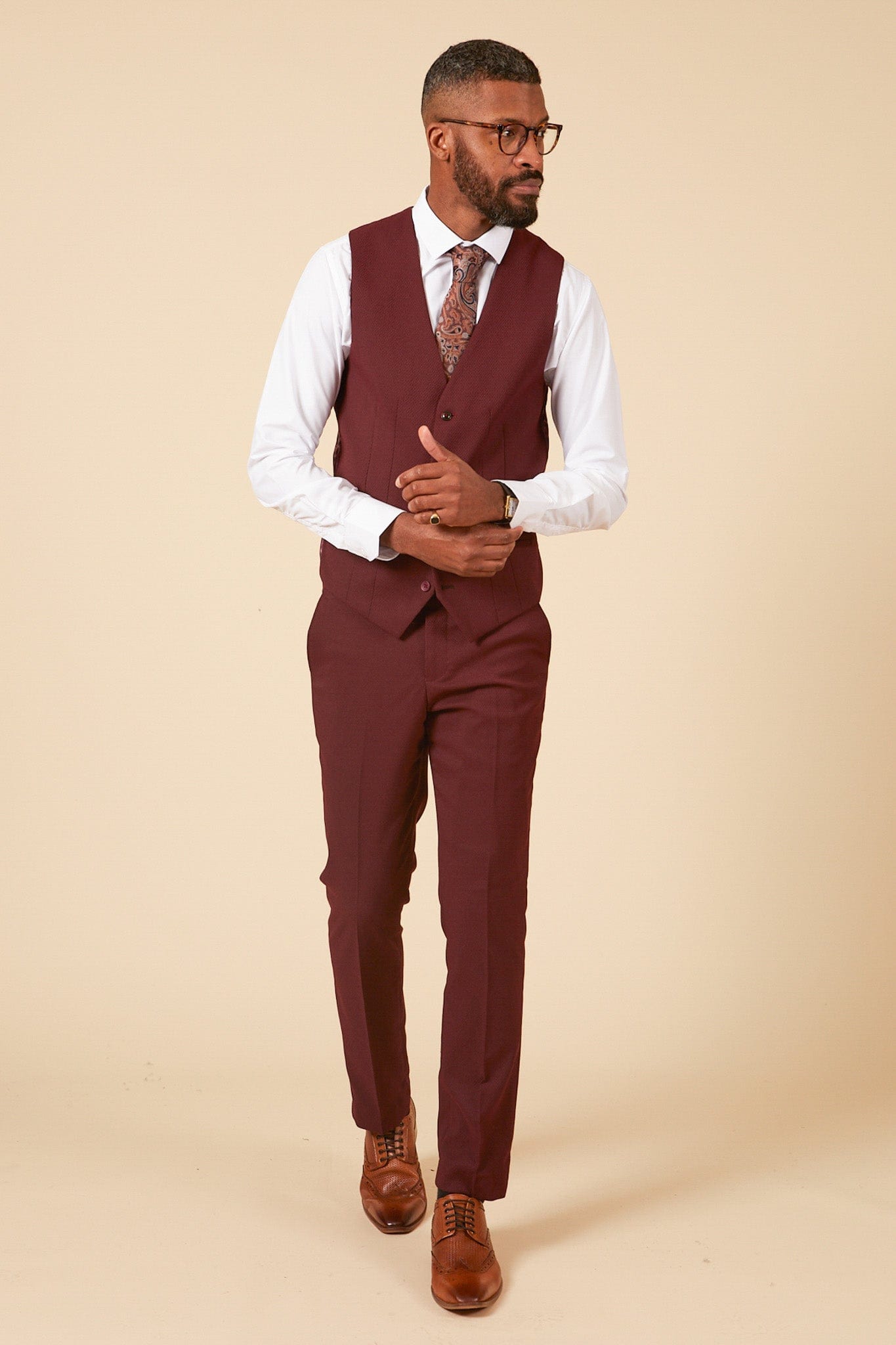 ceehuteey Men's Fashion three-piece Burgundy Suit in Signature Peak lapel Business Tuxedos(Blazer+vest+Pants)