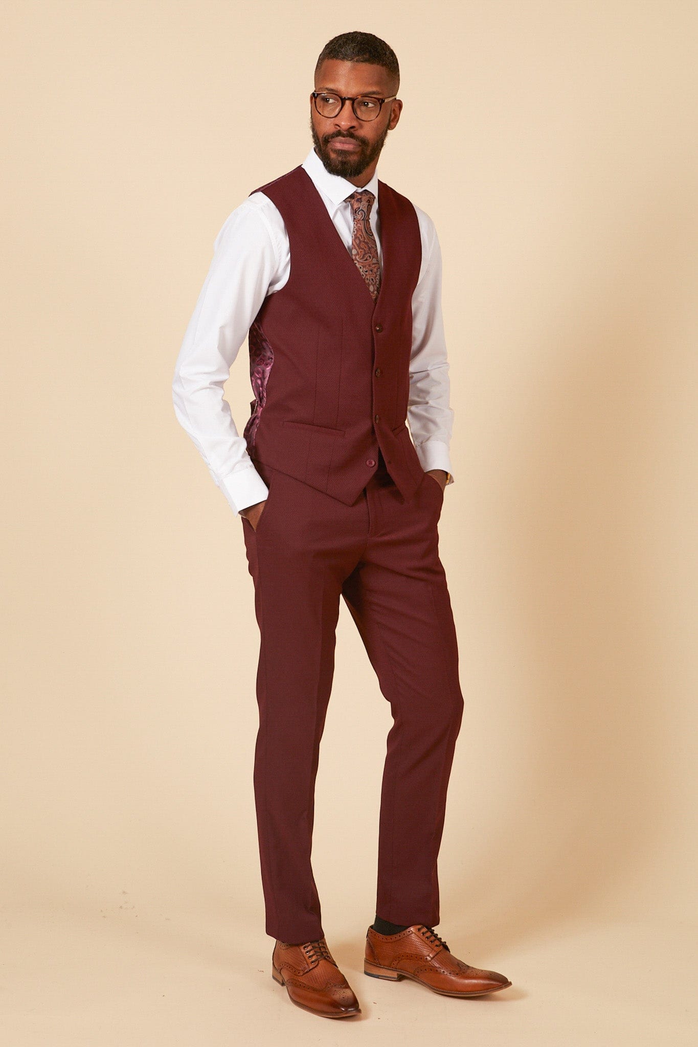 ceehuteey Men's Fashion three-piece Burgundy Suit in Signature Peak lapel Business Tuxedos(Blazer+vest+Pants)