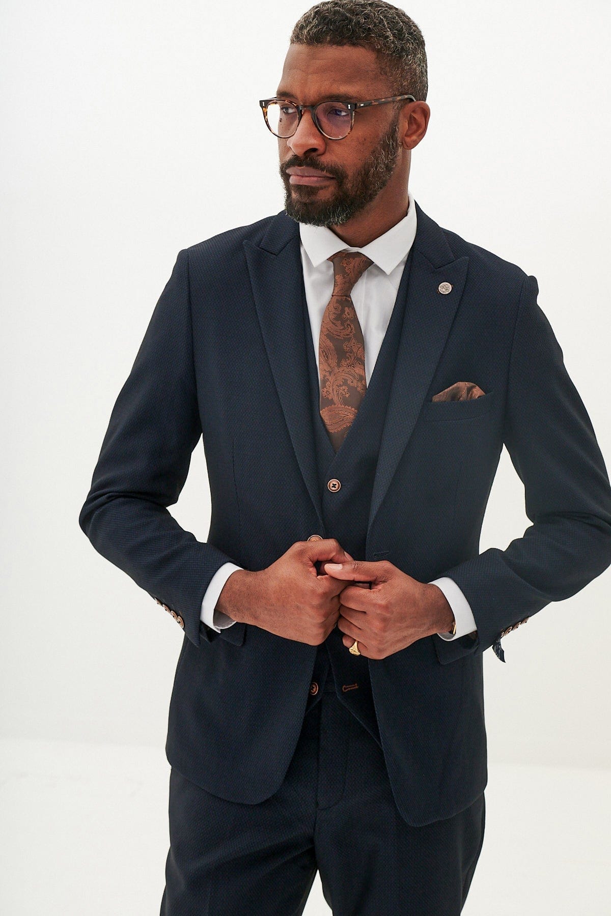 ceehuteey Men's Fashion three-piece Navy Suit in Signature Peak lapel Business Tuxedos(Blazer+vest+Pants)