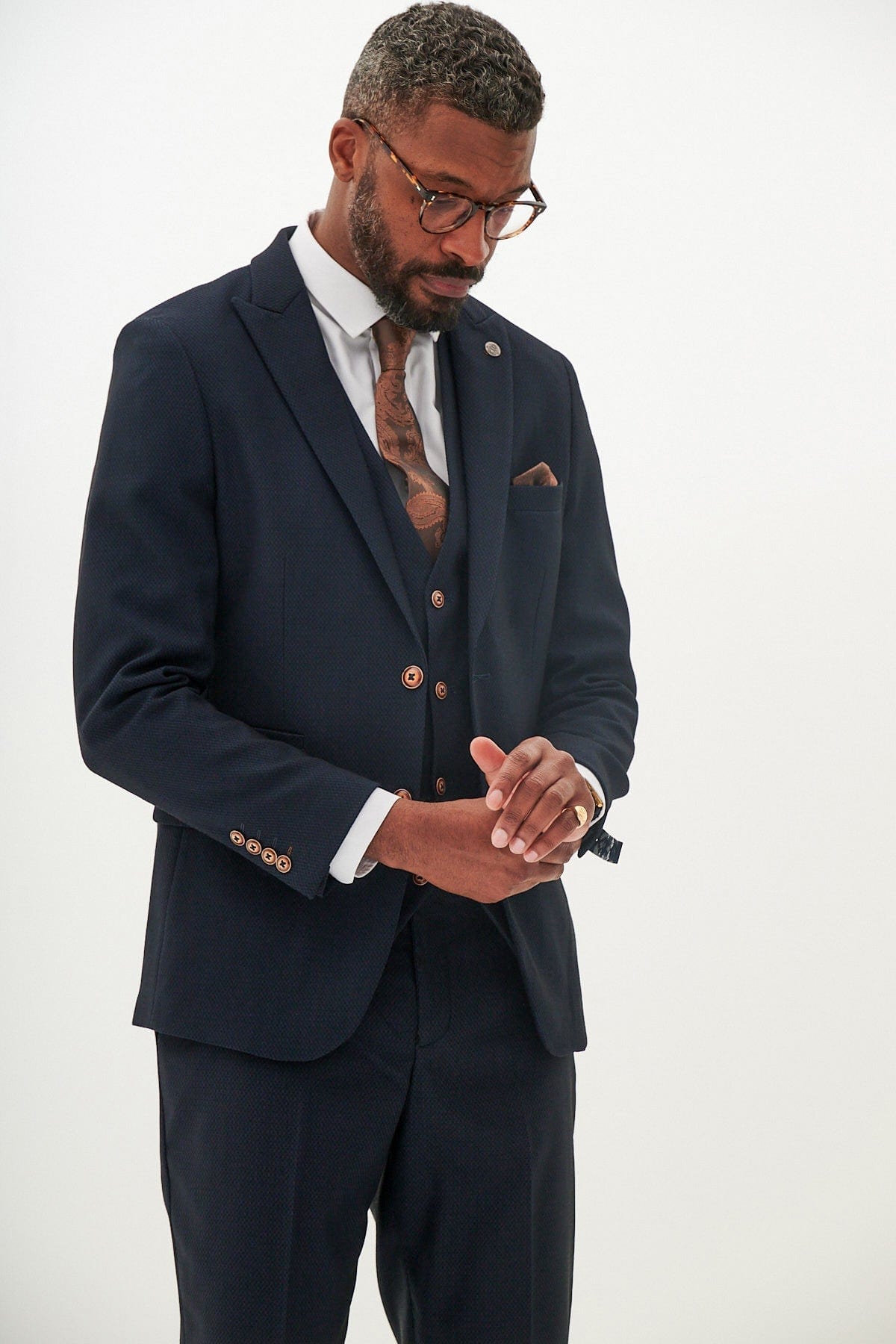 ceehuteey Men's Fashion three-piece Navy Suit in Signature Peak lapel Business Tuxedos(Blazer+vest+Pants)