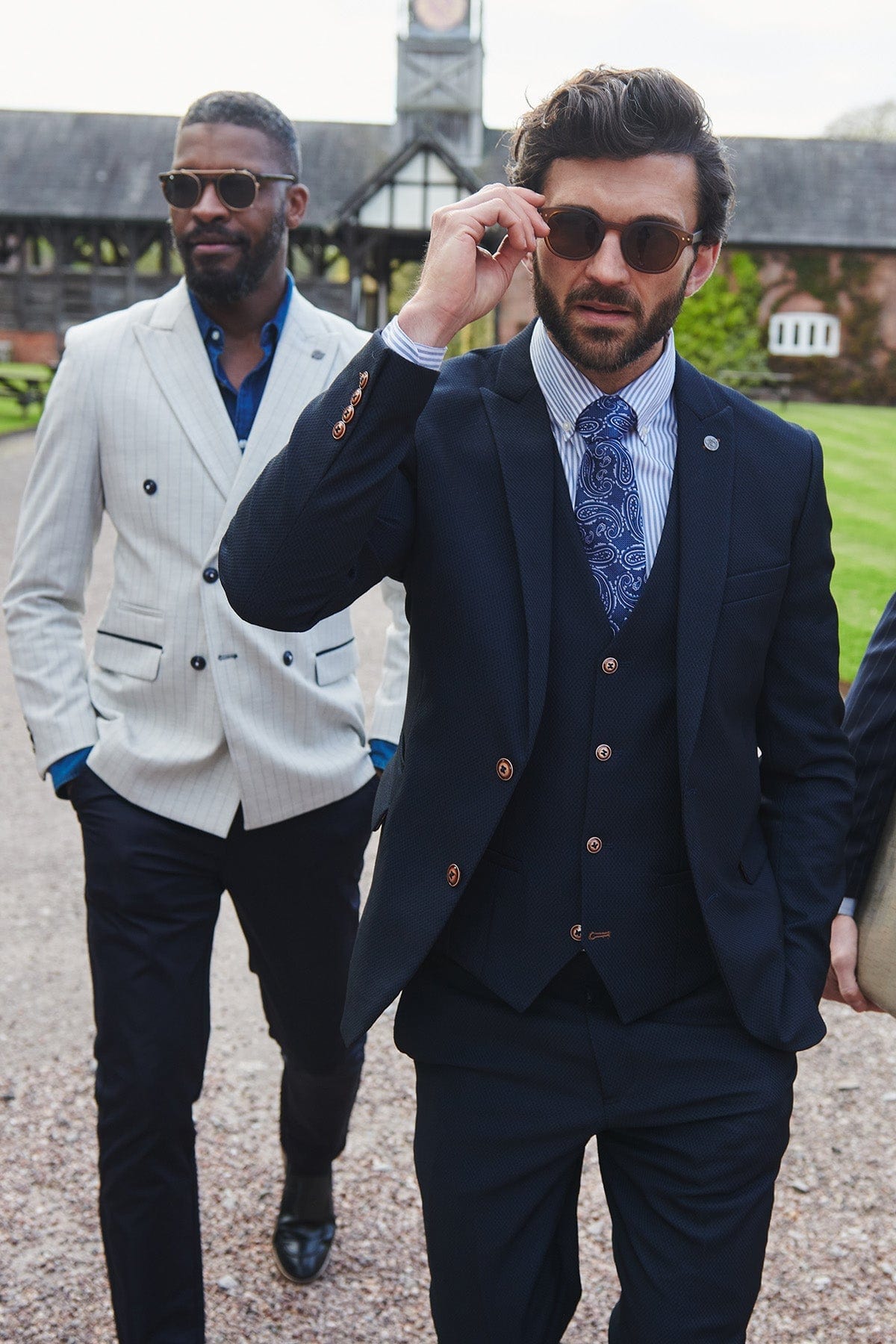 ceehuteey Men's Fashion three-piece Navy Suit in Signature Peak lapel Business Tuxedos(Blazer+vest+Pants)