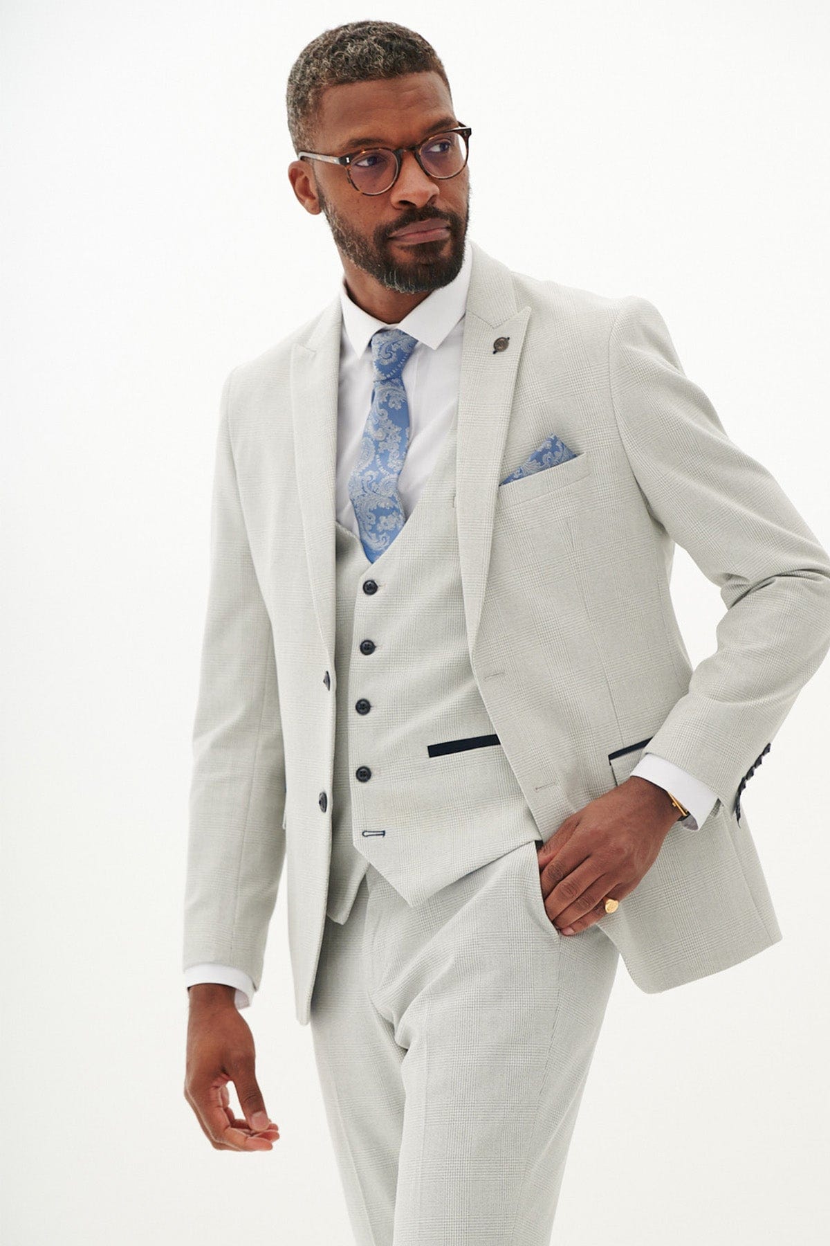 ceehuteey Men's Fashion three-piece White Plaid Suit in Signature Peak lapel Business Tuxedos(Blazer+vest+Pants)