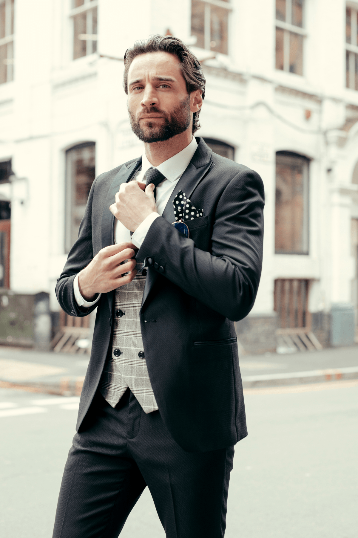 ceehuteey Men's Fashion two-piece Suit in Black Peak Lapel Multiple Occasions Tuxedos For Wedding (Blazer+Pants)