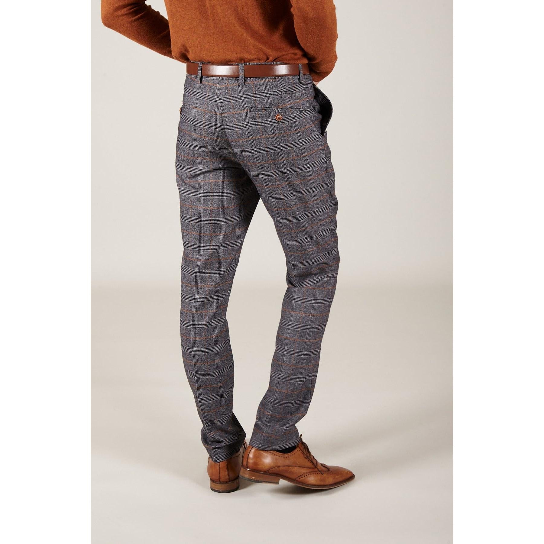 ceehuteey Fashionable Men's 3 piece Plaid Notch Lapel Double Breasted British style Multiple Occasions suits (Blazer+vest+Pants)