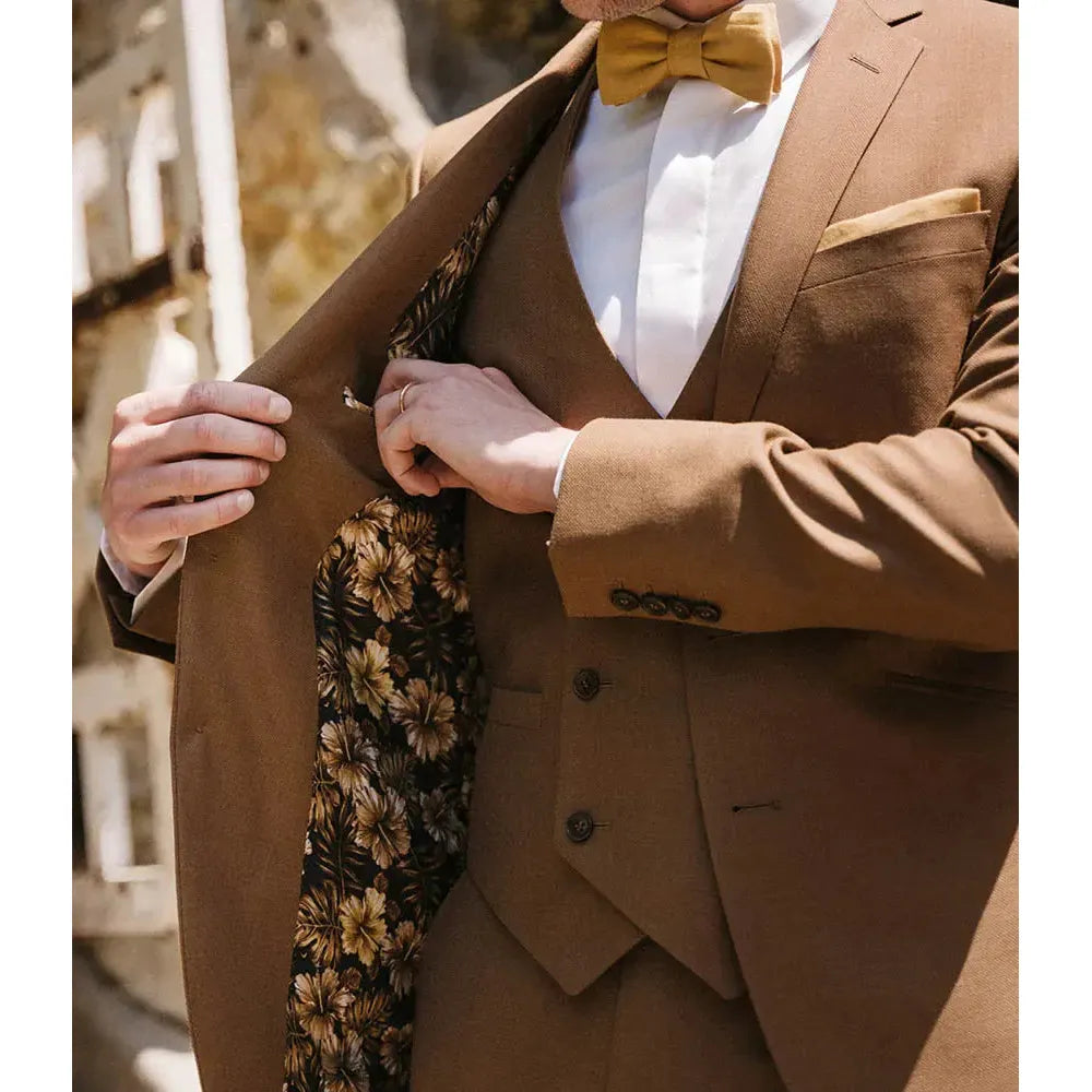ceehuteey Men's 3 Pieces Notch Lapel Double Breasted Fashionable Wedding Tuxedos (Blazer+Vest+Pant)