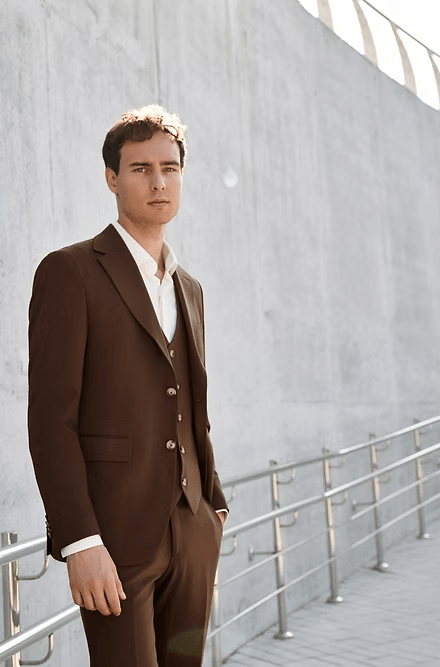 ceehuteey Men's Classic three-piece Suit in Brown Signature Fashion Notch Lapel Business Multiple Occasions Suit (Blazer+vest+Pants)