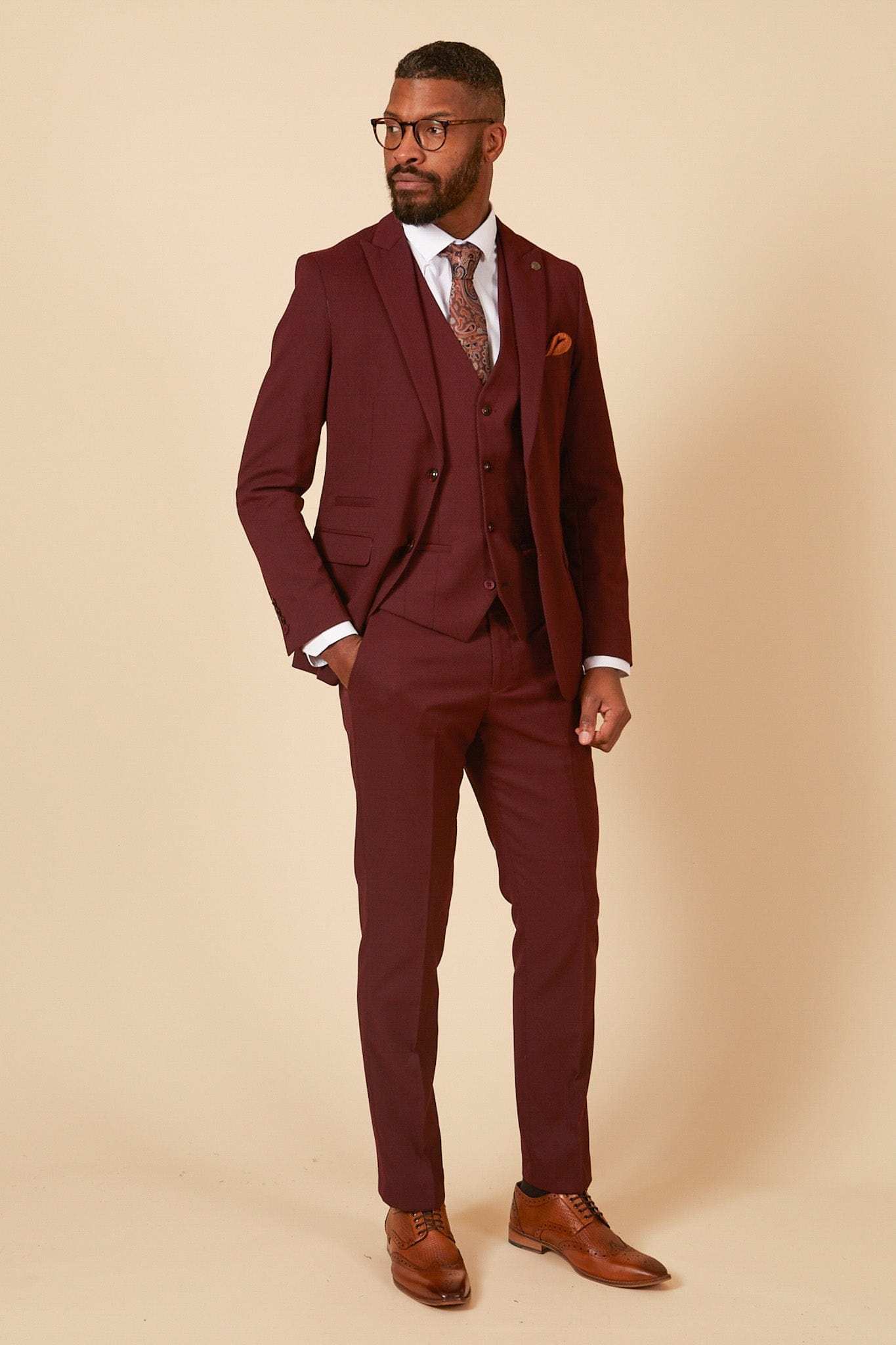 ceehuteey Men's Fashion three-piece Burgundy Suit in Signature Peak lapel Business Tuxedos(Blazer+vest+Pants)