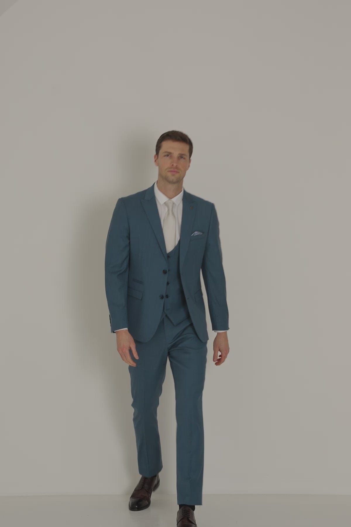 ceehuteey Men's Fashion three-piece Suit in Blue Signature Notch Lapel Multiple Occasions Tuxedos For Wedding (Blazer+vest+Pants)