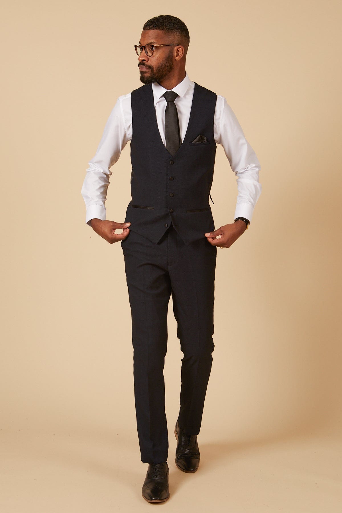 ceehuteey Men's Fashion three-piece Suit in Navy Signature Peak Lapel Multiple Occasions Tuxedos For Wedding (Blazer+vest+Pants)