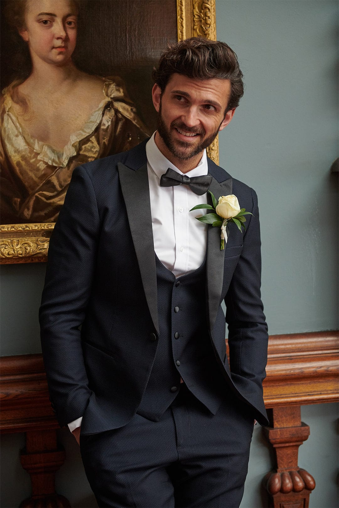 ceehuteey Men's Fashion three-piece Suit in Navy Signature Peak Lapel Multiple Occasions Tuxedos For Wedding (Blazer+vest+Pants)