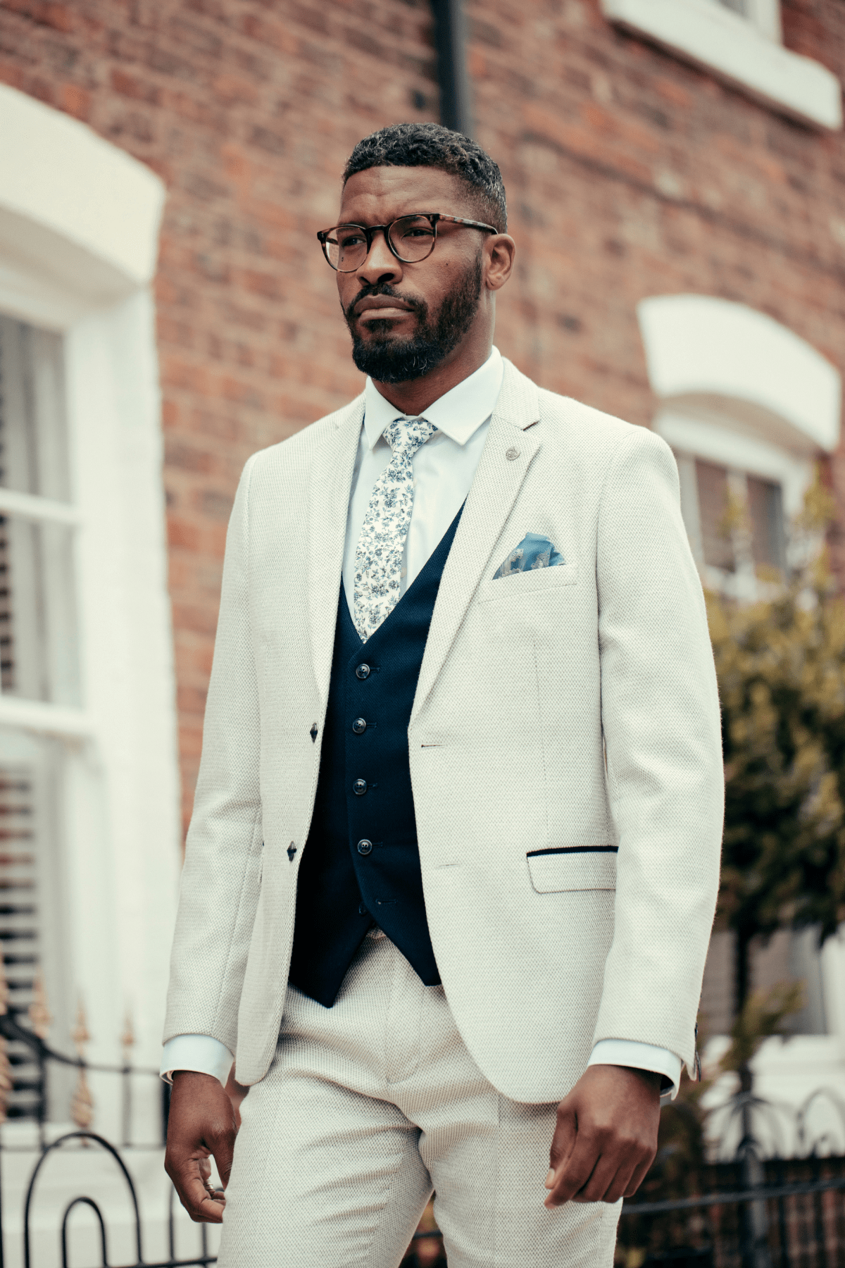 ceehuteey Men's Fashion three-piece Suit in White Signature Peak Lapel Multiple Occasions Colorblock suit(Blazer+vest+Pants) (Copy)