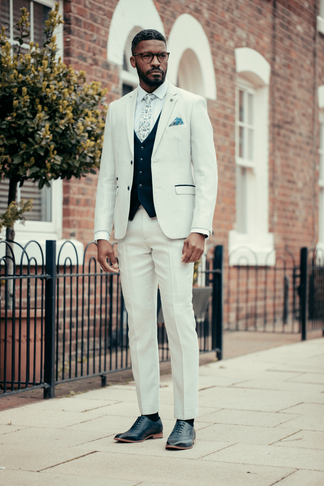 ceehuteey Men's Fashion three-piece Suit in White Signature Peak Lapel Multiple Occasions Colorblock suit(Blazer+vest+Pants) (Copy)